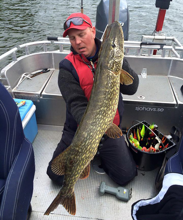 Christian med tävlingens tredje längsta fisk. Foto: Sjö & havsguiderna facebooksida